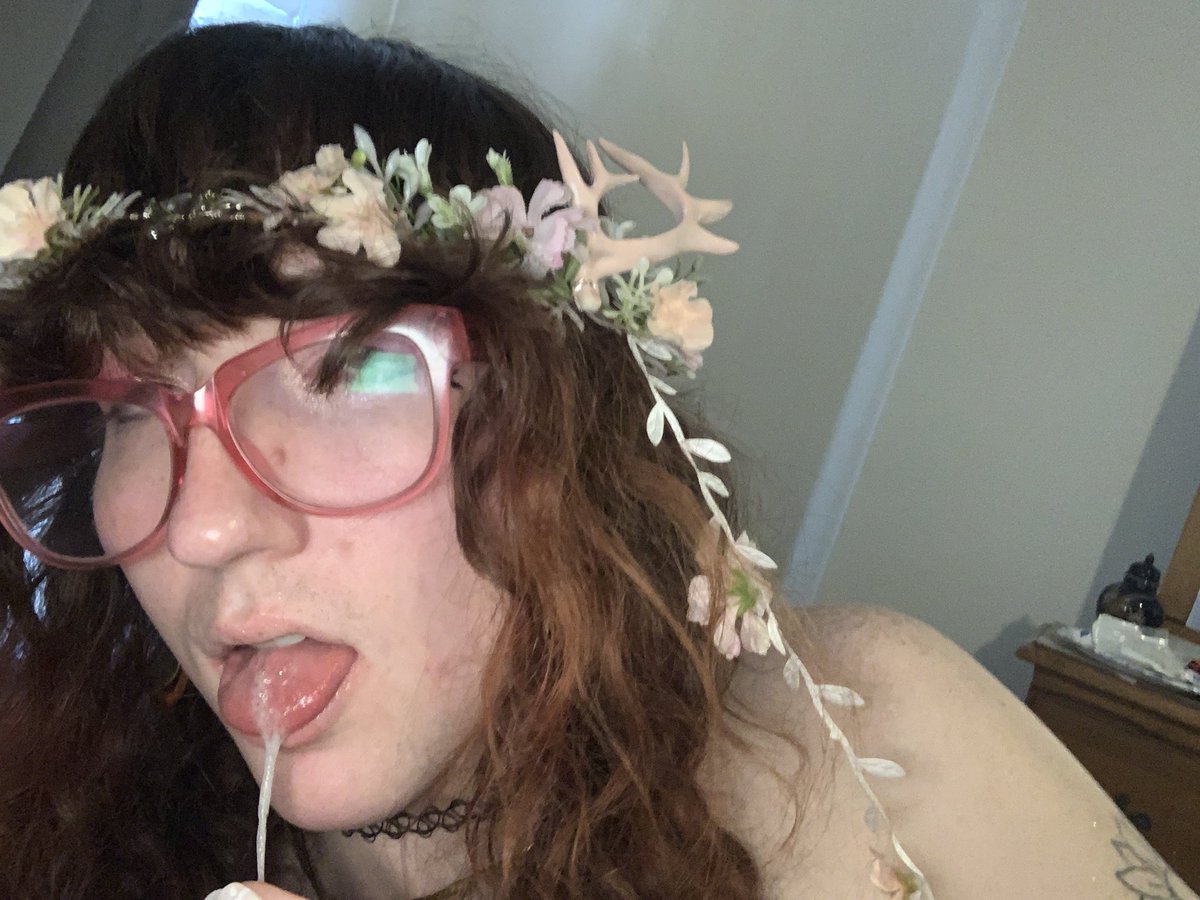 ElleTheGoodxD's tweet photo. If you’re not subscribed to my OnlyFans, you’re really missing out! 🤷‍♀️🤔 https://t.co/xdQzPu0n7V