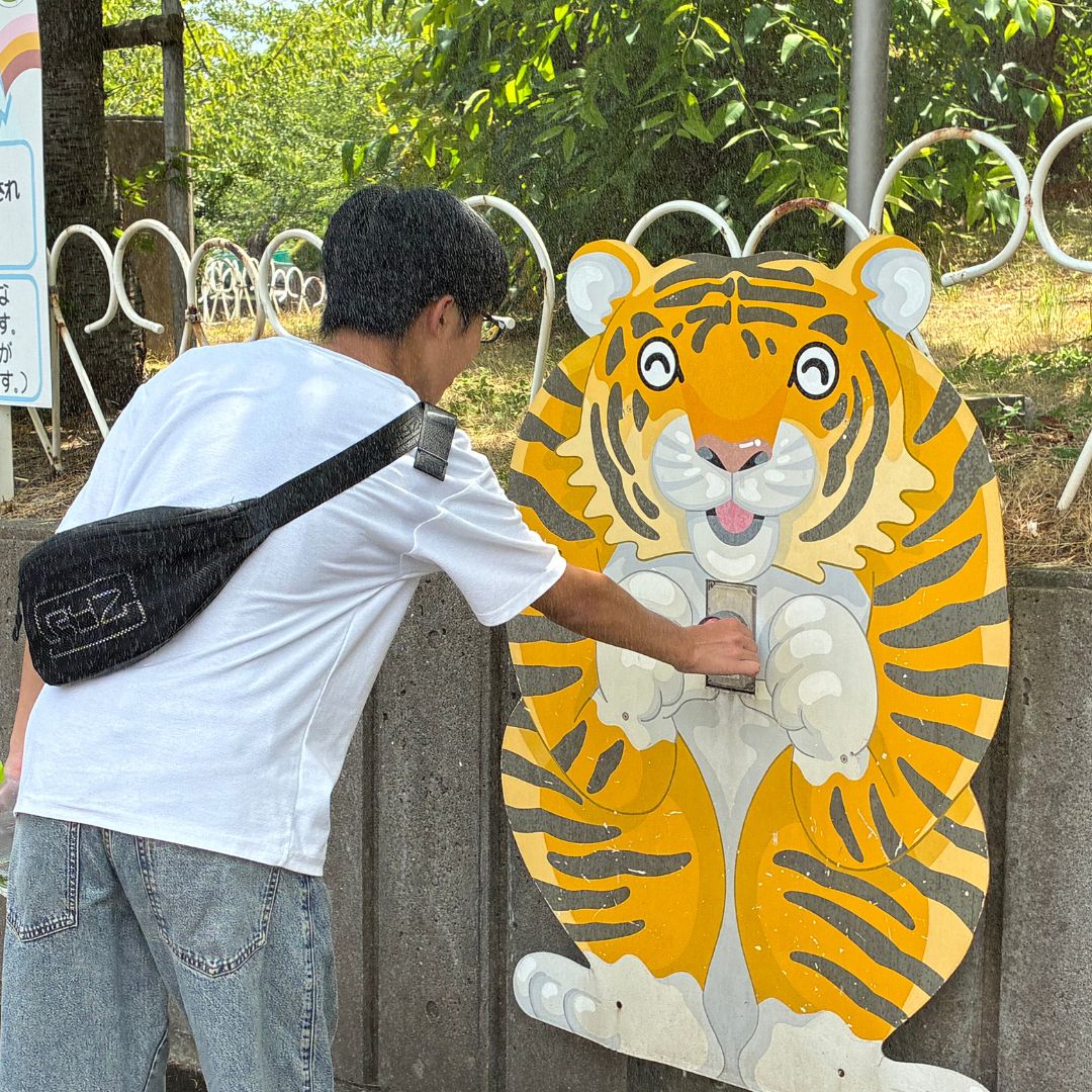 kouei_3day's tweet photo. #甲英高校 #3day #1年生
入学してから初めての #遠足 で #神戸市立王子動物園
と遊園地に行って来ました！
暑い中でしたが、可愛らしい動物に癒されたり、ヒヤヒヤするアトラクションを楽しんだり、何より学年で一緒に過ごす時間は最高でしたね。これから先も皆んなで色んな場所で思い出を作りましょう https://t.co/nWEsOaI31e