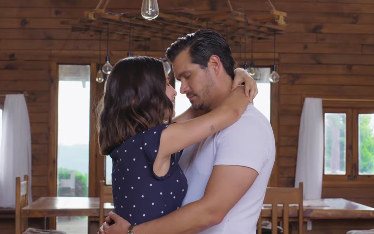 GabrieIRubio's tweet photo. Amor... Tá linda! Você é lindíssima. 

#AHistoriaDeJoana https://t.co/GZGEjM7xUg