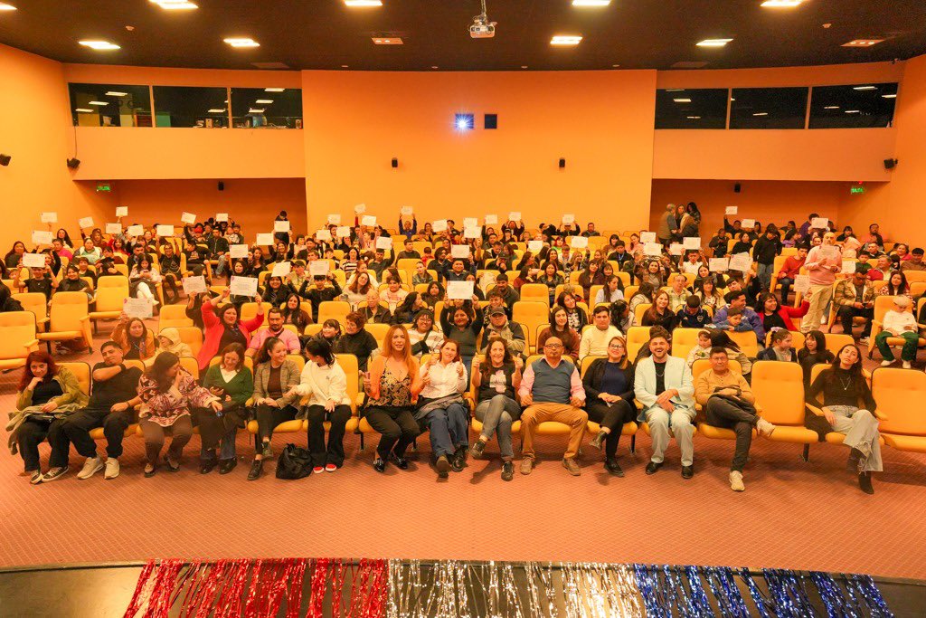 GiovanettL's tweet photo. Tuvimos una noche de festejos en el #MuseoNacionalDeBellasArtes de la #CiudadDeNeuquen. Entregamos el Certificado de Finalización del Curso Municipal de #PeluqueriaMasculina y #Barberia a jóvenes de distintos barrios.
#LasOportunidadesSeConstruyen 
@DDHH_RI_CI @munineuquen https://t.co/ixmg3iijto