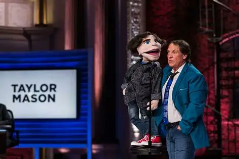 MCLComedy's tweet photo. An internationally touring multi-talented entertainer Taylor Mason make his Mason City debut 8pm Sat., 8/8. His quick wit, flawless delivery &amp; polished material keep his jokes out of the bedroom &amp; the bathroom.  https://t.co/UjtKjqblwv 
#centralillinois #springfieldil #peoriail https://t.co/0oFFYlTrQT