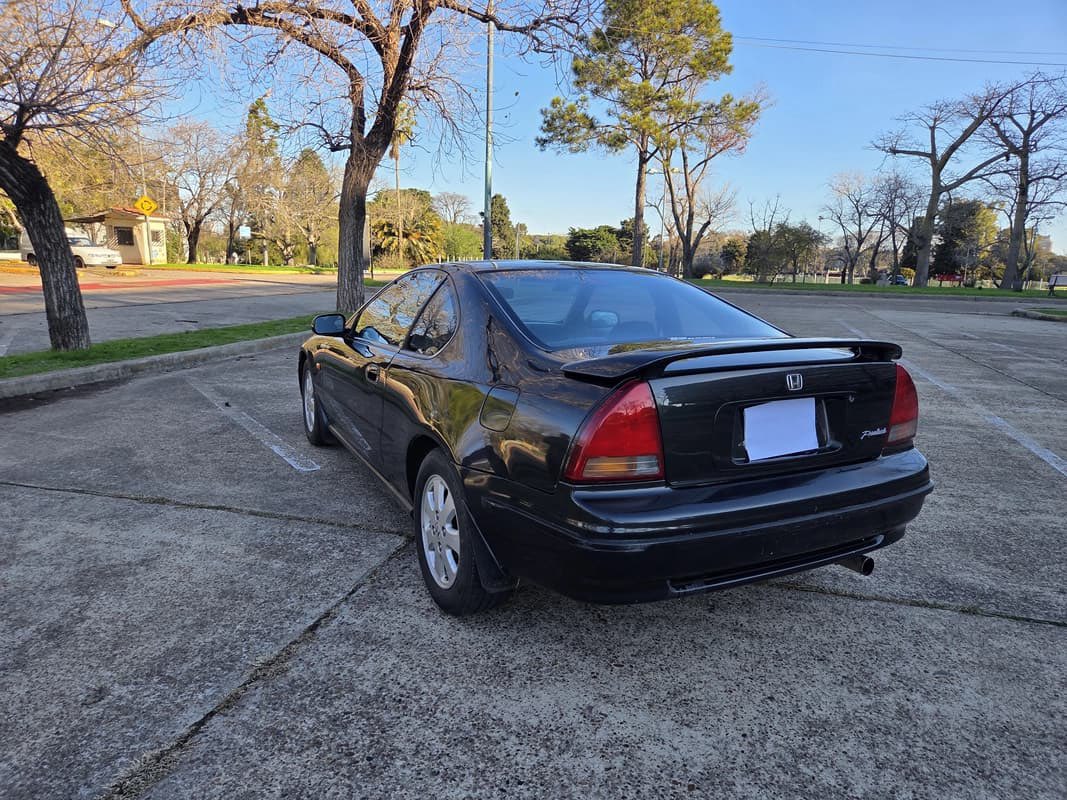 nicoschenquer's tweet photo. ¿Fanáticos de prelude por acá?
Hoy salió a subasta esta Prelude 92 2.2 con motor F22 y 130hp aproximadamente, manual, curtidita, con sus 35 años casi encima, pero excelentemente bien parada y súper funcional. Un lindo proyecto para “mejorar” o usar as it is. Con una reserva muy tentadora.
Ya no se hacen autos así hoy en día. Y menos que duren realmente, con mantenimiento lógico, “para siempre”. Que época los 90s y la industria ponja!