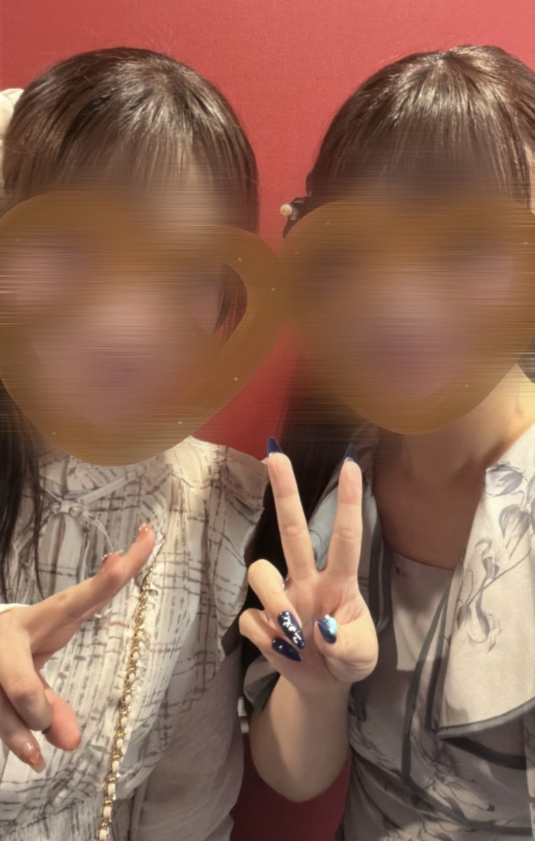 atan719's tweet photo. そしてももちゃんはしみち連番してくれてほんっとにありがとう💙💛②公演ともアリーナ一桁列引けて最高すぎる夏になりました(🫵🏻 ᴖ ̫ ᴖ)💕🎵また会おうね😽🙌🏻 https://t.co/umkzELlryJ
