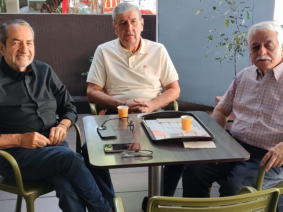 Navegago's tweet photo. Compartiendo temas de país y de ciudad con el el exfiscal Valdivieso y el exalcalde Ibañez. https://t.co/rNizvXhICp