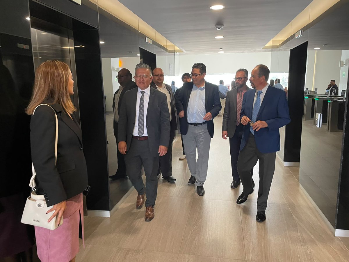 miguelpuertolas's tweet photo. Agradezco infinitamente a la @UAEH_OFICIAL  a su rector el Dr. Octavio Castillo y a las autoridades universiatrias la oportunidad de conocer de cerca el gran trabajo que hacen y las instalaciones de la #CiudaddelConocimiento. https://t.co/zHp8nBWrTz
