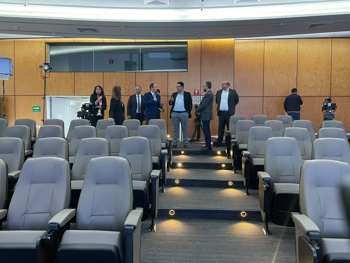 miguelpuertolas's tweet photo. Agradezco infinitamente a la @UAEH_OFICIAL  a su rector el Dr. Octavio Castillo y a las autoridades universiatrias la oportunidad de conocer de cerca el gran trabajo que hacen y las instalaciones de la #CiudaddelConocimiento. https://t.co/zHp8nBWrTz