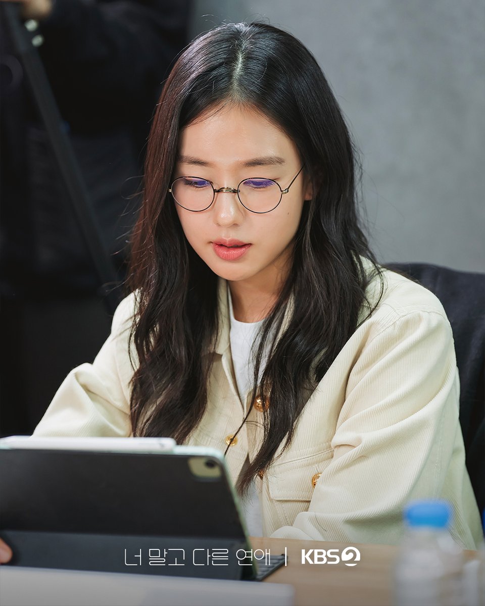 KBS_drama's tweet photo. [#너말고다른연애] [📸]

첫 호흡부터 빛난 현실 케미✨
9월을 설레게 할 배우들의 첫 대본리딩

💞 연애 10년 차, 익숙했던 연인이 낯선 감정과 마주하게 되는 현실 공감 리얼 멜로드라마

KBS 2TV 새 토일 미니시리즈 [너 말고 다른 연애]
9월 12일 (토) 밤 9시 20분 첫 방송

#KBS #KBS2 #KBSDRAMA #KDRAMA #너말고다른연애 #ALoveOtherThanYours #서강준 #안은진 #이주안 #조아람