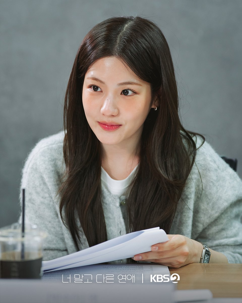 KBS_drama's tweet photo. [#너말고다른연애] [📸]

첫 호흡부터 빛난 현실 케미✨
9월을 설레게 할 배우들의 첫 대본리딩

💞 연애 10년 차, 익숙했던 연인이 낯선 감정과 마주하게 되는 현실 공감 리얼 멜로드라마

KBS 2TV 새 토일 미니시리즈 [너 말고 다른 연애]
9월 12일 (토) 밤 9시 20분 첫 방송

#KBS #KBS2 #KBSDRAMA #KDRAMA #너말고다른연애 #ALoveOtherThanYours #서강준 #안은진 #이주안 #조아람
