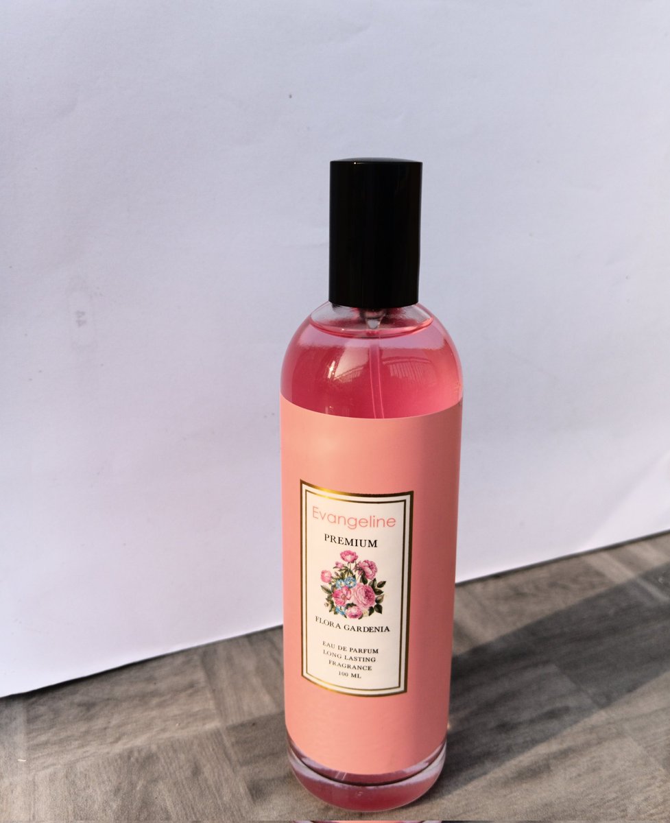 enengbil's tweet photo. WTS preloved parfum Evangeline Flora Gardenia 23k only ✅️

Wangi soft floral, elegan.
Baru 3x spray
Exp :11/30
📍Tangsel https://t.co/fUfpRl7JL7