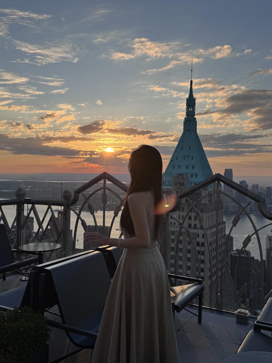 zfjpth's tweet photo. Captured my favorite sunset photo in NYC https://t.co/k6xOH8CKG6