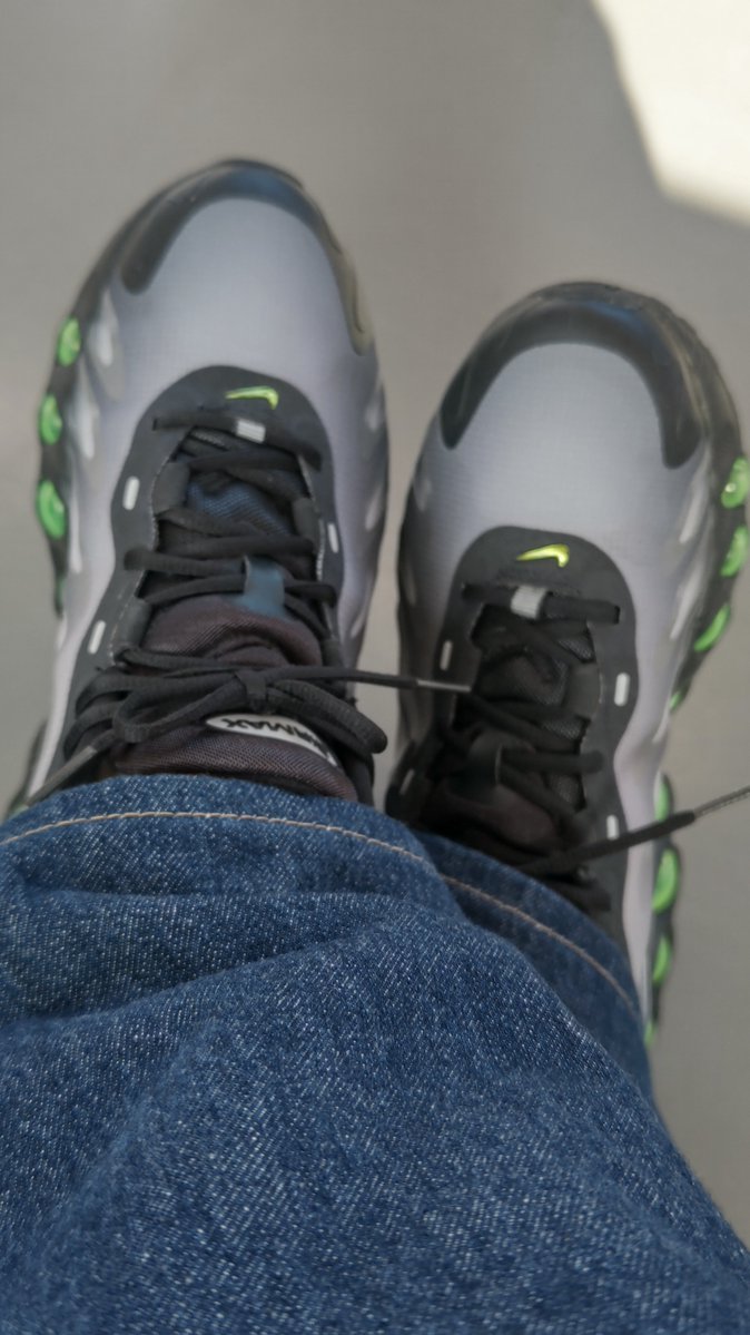 Blue18Eternal's tweet photo. 今日の相棒
Nike Air Max DN8 "Black/Light Smoke Grey/Black/Volt"

通院日なので軽い靴を。
あ〜、健康な身体になりたい。 https://t.co/YEOfkktOd9