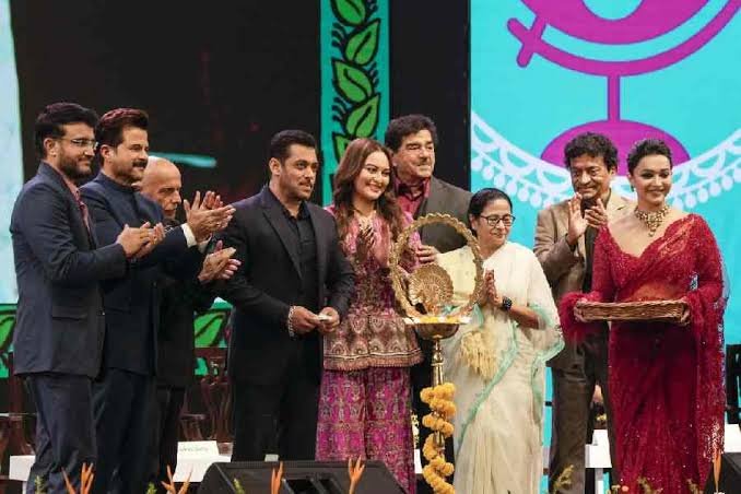 67_1988's tweet photo. @BeingSalmanKhan today it is 32 month since Kolkata International Film Festival 📽️ 🎥 2023
 On 05.12.2023 when You visited my city Kolkata, I was also present there. I was so close yet far away from You. https://t.co/SrlpGdWV6t