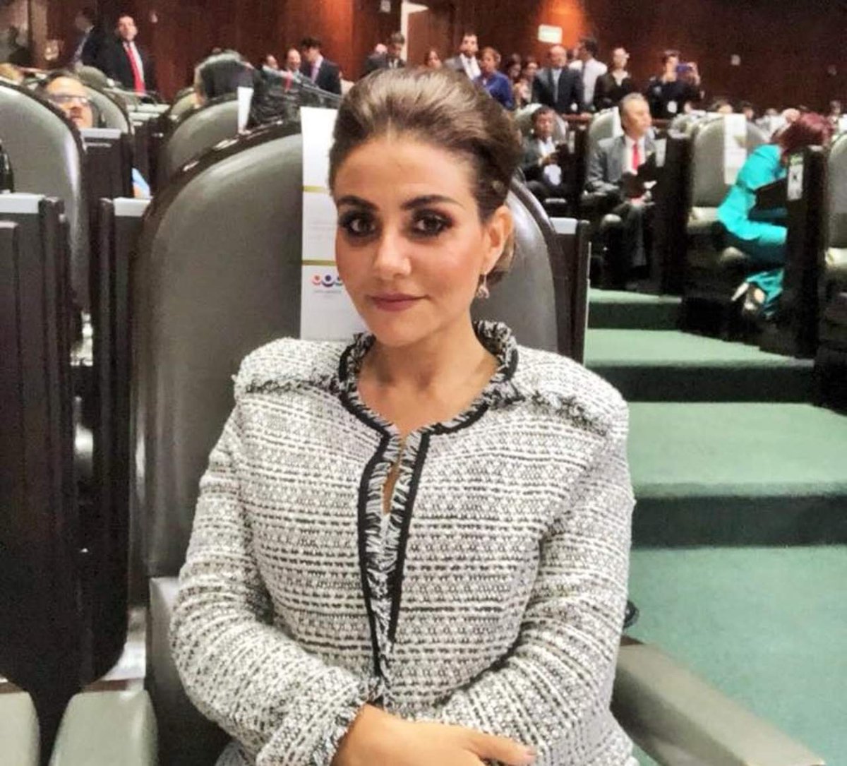 GalileoMx_'s tweet photo. ¡Siguen bastos!

‼️Exhiben a Nay Salvatori como una de las Ex Diputadas Federales más faltistas (185 ausencias)‼️

La opinión pública está dispuesta a terminar con la carrera política de @Naysalvatori. El escándalo de los adultos mayores ha destapado otros escándalos donde la legisladora poblana se ha visto involucrada.

El pasado político de la poblana terminó por alcanzarla. Ahora la conversación gira en torno a su desempeño como diputada federal en el periodo 2018-2021.

La poblana fue una de las legisladoras con más faltas y menos productivas. Nay se ausentó 165 sesiones de 399 (casi la mitad) 

Y creer que hace una semana Nay criticó fuertemente a @KariPerezPopoca, por su pobre desempeño legislativo en la cámara baja. Por cierto, Nay también es una de las legisladoras con más faltas en el Congreso del Estado (17 ausencias)

Información: @jorgegogdl