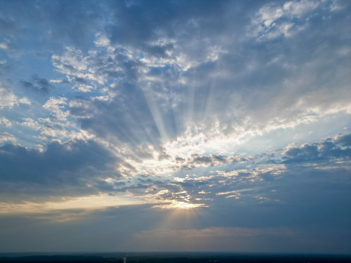 myke237's tweet photo. Sunset in the ๐งก landโa
Drone surfing around this tiny planet ๐๐ hovering in Kansas City, MO. Using a DJI Mini 3 Pro.ย
My sky from 400 feet above my Casa #djimini3pro #kansascity #globe #tinyplanet #DJI #summer #sun #planetearth https://t.co/8EEkri6jOc