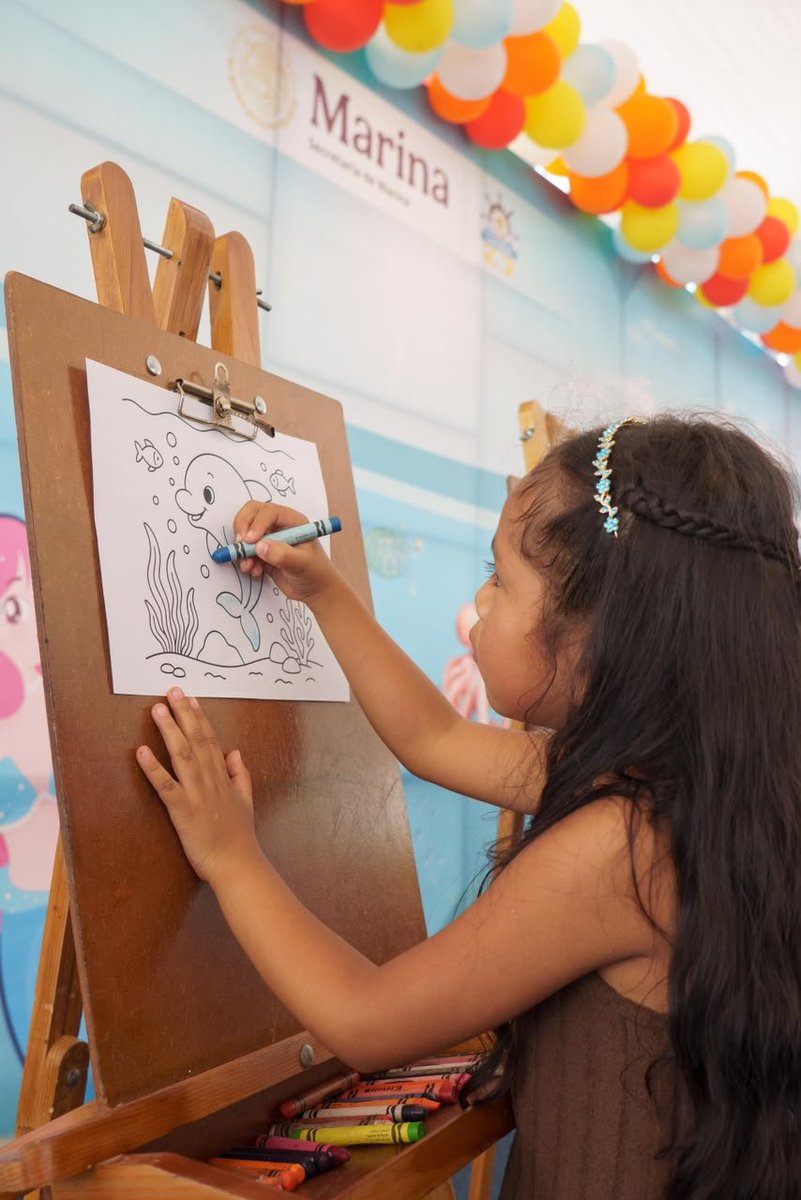 GobOax's tweet photo. 🎉⚓️ En el Festival #VeraNiñez2026 y la #EXPOMAR pasarás grandes momentos.
El @parqueprimoax abrió sus puertas para recibir a niñas, niños, adolescentes y familias, quienes disfrutan de actividades interactivas en 32 stands: tirolesa, mini pista del infante, talleres de nudos, binomios caninos, demostraciones de contraincendios y áreas de rescate.
Recuerda que este espacio gratuito estará disponible hasta el 30 de agosto, de 10:00 a 18:00 horas, ofreciendo aprendizaje, diversión y convivencia para las familias oaxaqueñas.