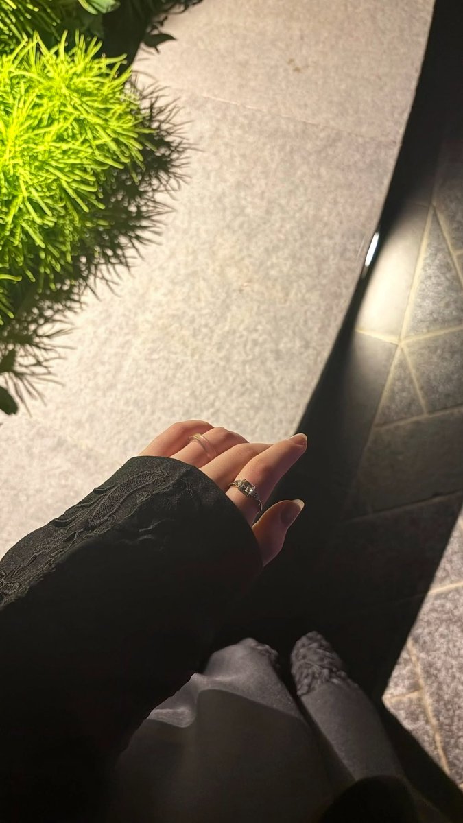 LDOOO's tweet photo. من فقد لذة وصالك تعشاه الظلام 
مغترب لو ماتعديت ربعي وابلدي 

في عيوني حر دمعه وفي صدري كلام 
تايه من وين اوقف ومن وين ابتدي 

يا بعيده يرحم الله لياليك القدام 
يوم كان البعد مسفوه والوصل اجودي

ان ضمينا نارد العشق ميراد الحيام 
وان وردنا سالفتنا على نجم الجدي https://t.co/sdMSRGJpvW