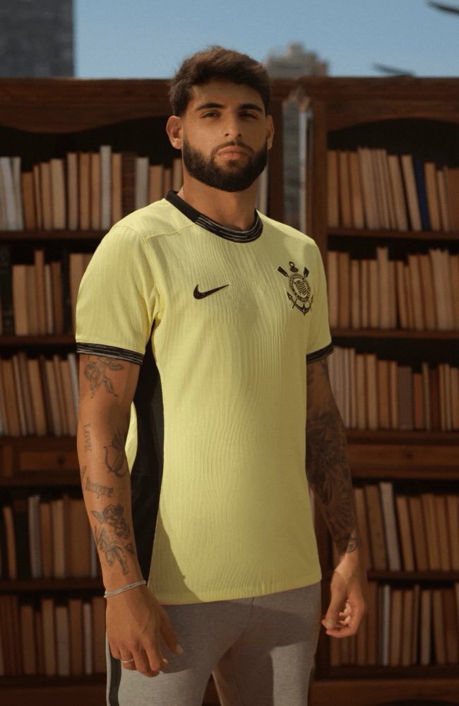 Pespfc2002's tweet photo. @newscolina Os cara preguiçoso esses designer da Nike em KKKKK https://t.co/NWG2tSHTfG