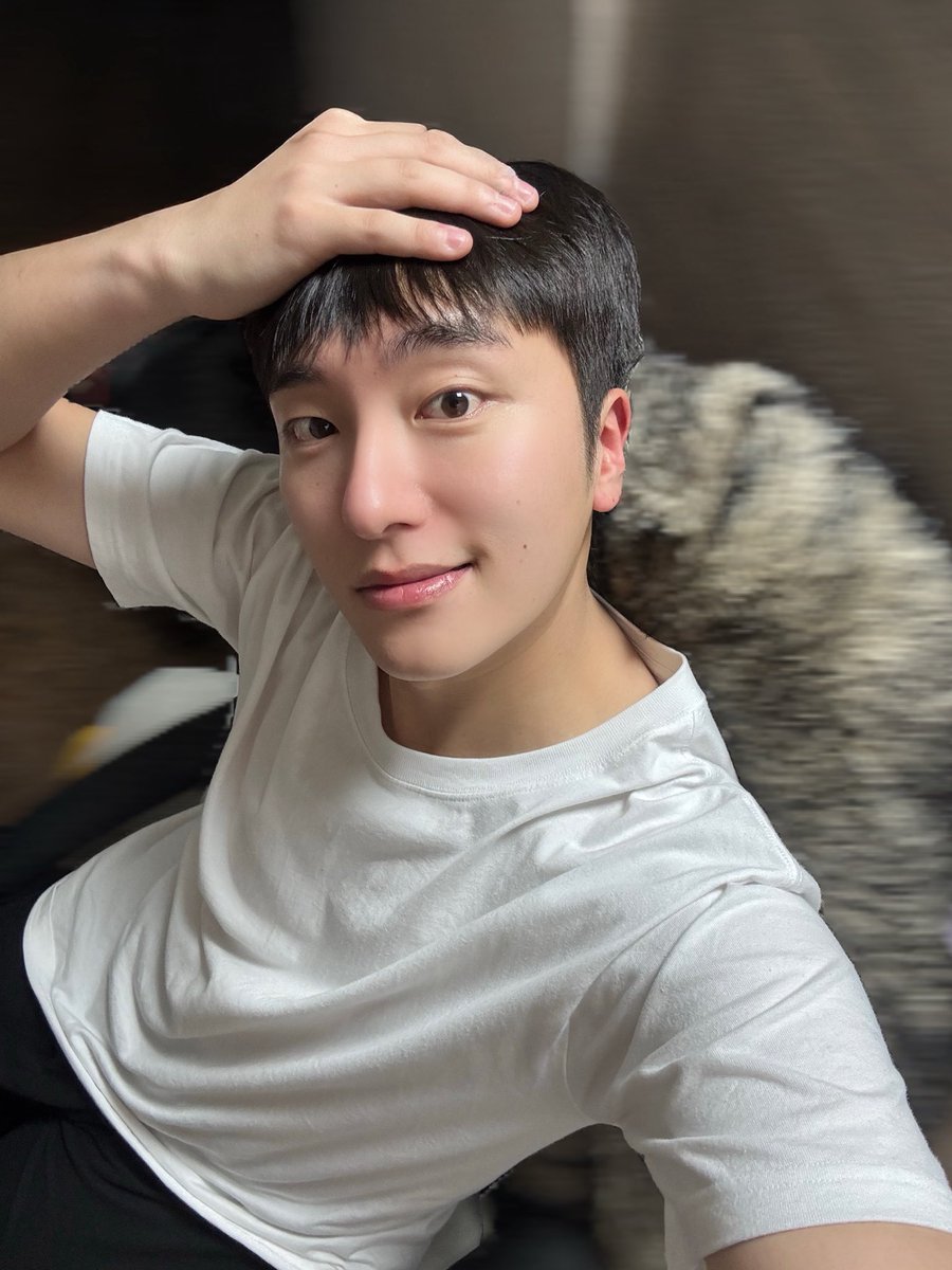 Punnypuniii's tweet photo. The hyung                        His Dongsaeng

#ForXSelcaDay #FXSD
#OMEGA_X #오메가엑스 
#SEBIN #세빈 https://t.co/ByOdxuKySA