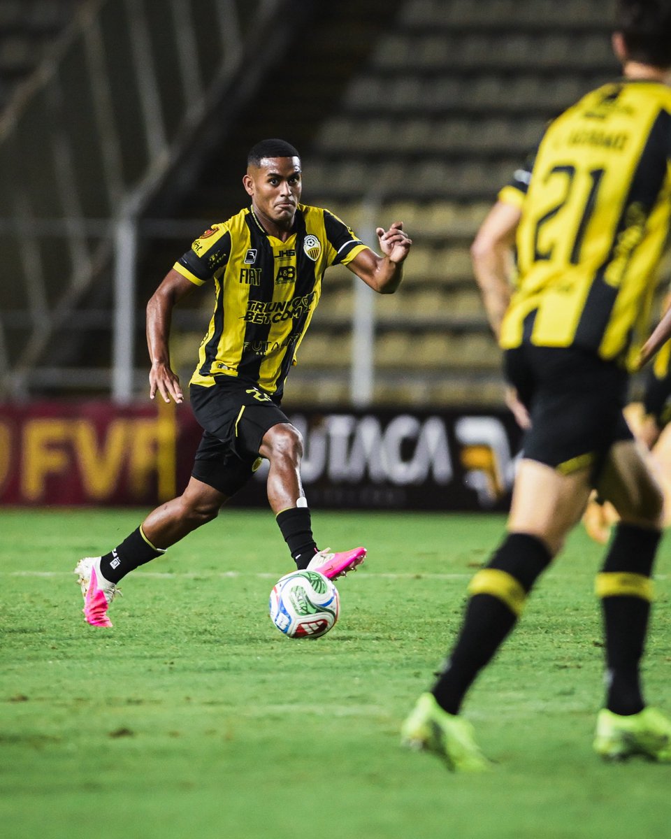 LigaFUTVE's tweet photo. 🆕 • Jeferson Caraballo sumó sus primeros minutos con @DvoTachira 

👀 • Cuatro días después de su llegada, el volante de 24 años ingresó al minuto 69’ en la victoria 1-0 ante Portuguesa, dejando buenas sensaciones 

#LigaFUTVETriunfobet https://t.co/AMlnfHq5XB
