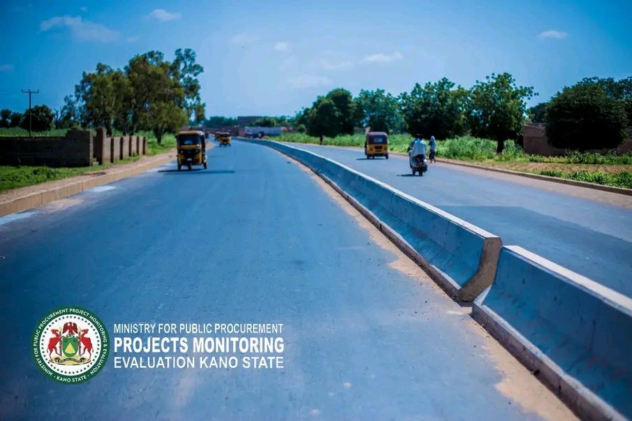 HonMainasibi's tweet photo. Abba is Working Dakata to Bela Dual Carriageway road in Ungoggo Local Government Area. @nuramaaji @Ahmad_Gogel @DrAdamuGZango

#AbbaIsWorking 
#KanoIsWorking https://t.co/7kLPymtaDW