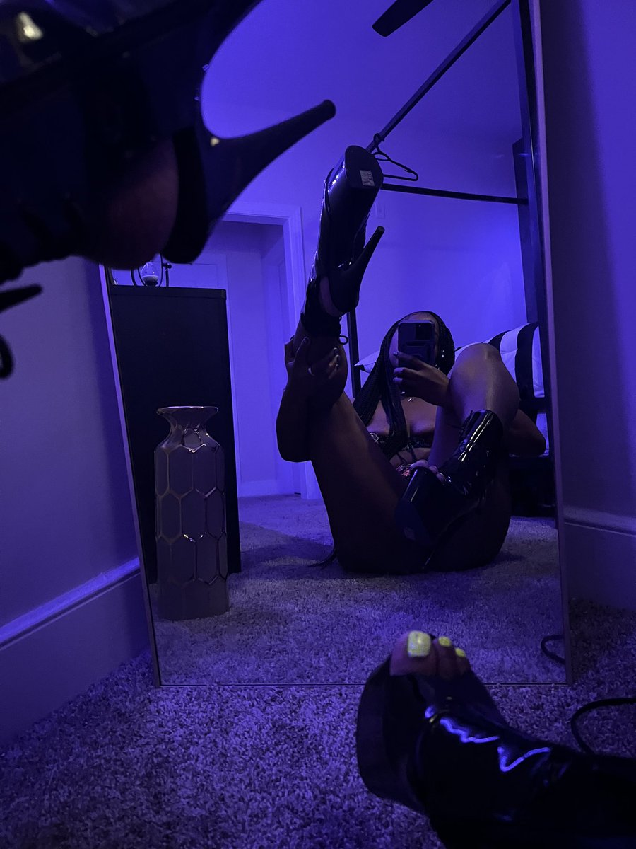 RoxyyAfterDark's tweet photo. Roxyy After Dark 💜 #feetfetısh #sexy #soles #footfetısh #onlyfans https://t.co/yEeLmezI9z