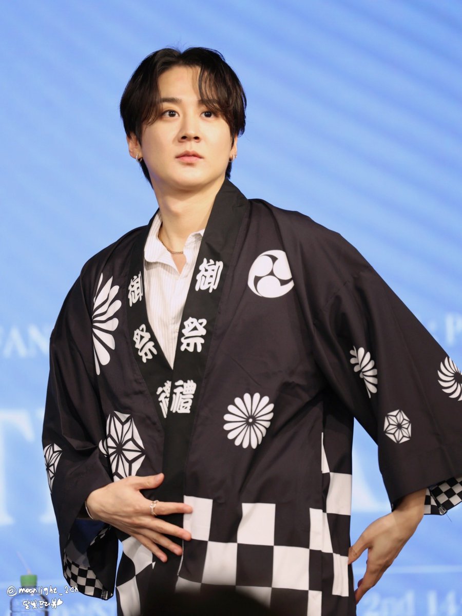 moonlight_2ch's tweet photo. [PREVIEW] 260802 2026 𝘾𝙃𝙐𝙉𝙅𝙄 𝙅𝘼𝙋𝘼𝙉 𝙁𝘼𝙉𝙈𝙀𝙀𝙏𝙄𝙉𝙂 𝙄𝙉 𝙏𝙊𝙆𝙔𝙊 『𝙍𝙀 : 𝙋𝙇𝘼𝙔』 after party 2부 특전회 - 한국식 사인회

이번엔 핫피 입고 타코야키 만들 준비!😁

#틴탑 #천지 #이찬희 #TEENTOP #CHUNJI #LEECHANHEE https://t.co/uD9T7zQY8l