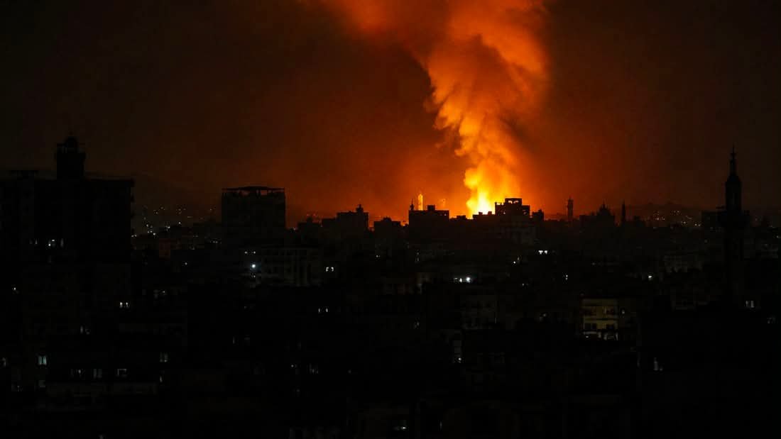 Muradwam1's tweet photo. @NewsNow4world1 سكان صنعاء : انفجار كبير شمالي العاصمه، وسماع تحليق طيران،
سكان في عمران: سماع الانفجار الكبير في صنعاء
كيف يكلو بيض في الجنه
#بيض_في_الجنه https://t.co/8qgJe4s1B6