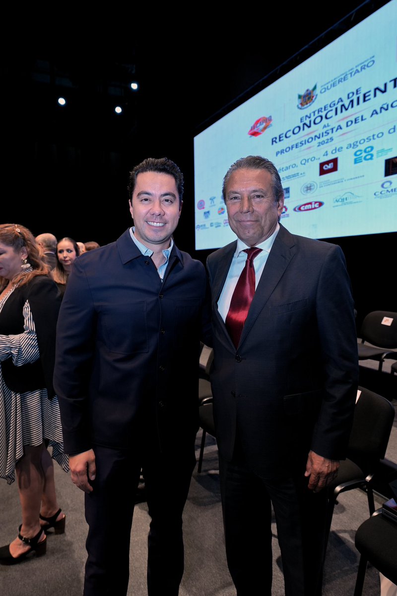 FeliFerMacias's tweet photo. Detrás del crecimiento de Querétaro hay miles de mujeres y hombres que, con su trabajo, talento y compromiso, construyen un mejor futuro para todas las familias.

Muchas felicidades a las y los galardonados como Profesionista del Año 2025. Su esfuerzo y dedicación hacen de Querétaro un referente nacional.

#QuerétaroConFuturo
