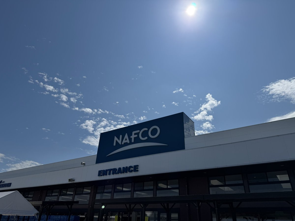 naotakeno_09's tweet photo. ナフコ東八代店！
店内中に入って！いろいろ買えます！！
ヘルメット⛑️着用になります！
#熊本地震 https://t.co/swHdnBCV6C