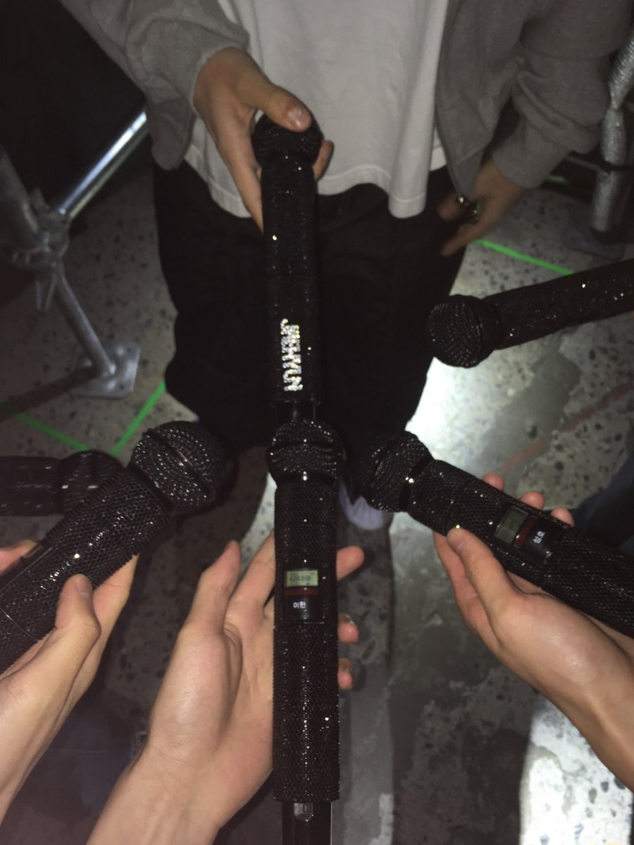Leehanno's tweet photo. Day 1 is over! It’s always funny how quickly a day can pass when you’ve been looking forward to it for so long. You imagine what it will feel like, what memories you’ll make, and how everything will come together. Then suddenly, it’s happening. The lights turn on. https://t.co/QBf4YLl9MM