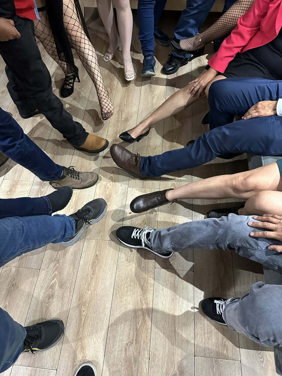 rswgt02's tweet photo. Hola amigos!! Les escribe Pedro y Yoa una de las parejas anfitrionas de la página Reuniones RV estaremos encantados de recibirlos en nuestras reuniones, será un placer poder compartir con ustedes este ambiente de la piña invertida!! !!! 🍍🔥👫🏻✨ https://t.co/y31biG3yQ3