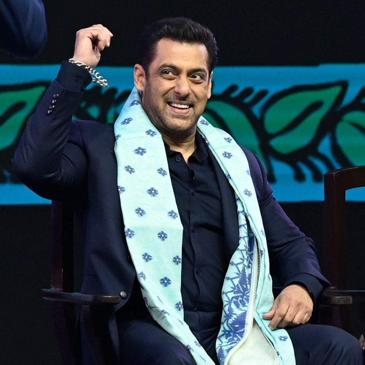 67_1988's tweet photo. @BeingSalmanKhan  During Kolkata International Film Festival 2023 I was not privileged enough to meet You, still yet I'm living everyday of my life with the Good Hope to  meet with YOU and by GOD Grace one day I shall definitely meet YOU. https://t.co/pbapKJaLcF