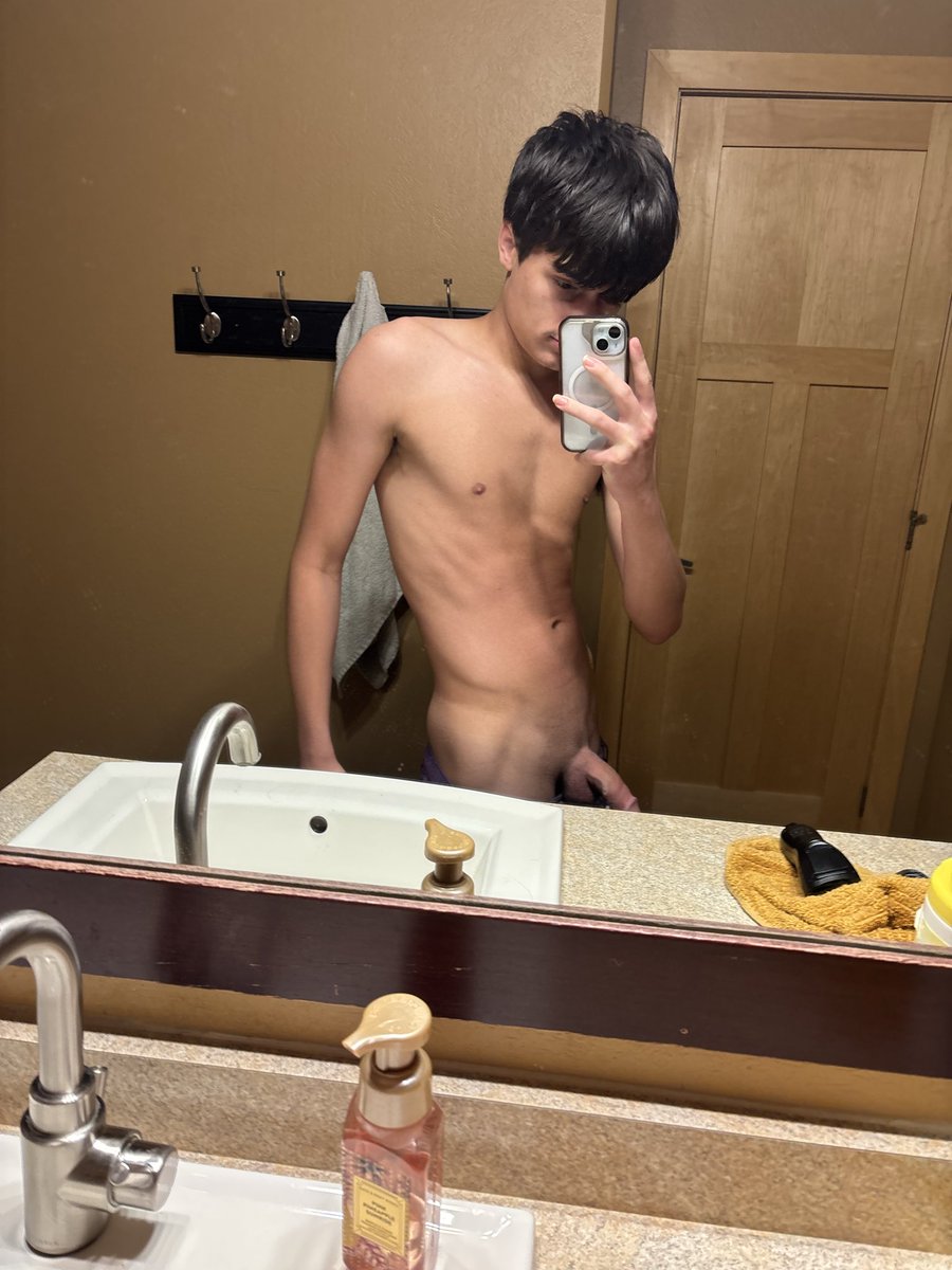 Daddymexican018's tweet photo. Dm me to trade nudes women #nudes #horny #nsfw #dick #hot #fit #bigdick #daddy #cum #mexican #bbc #white https://t.co/eW7k064tyd