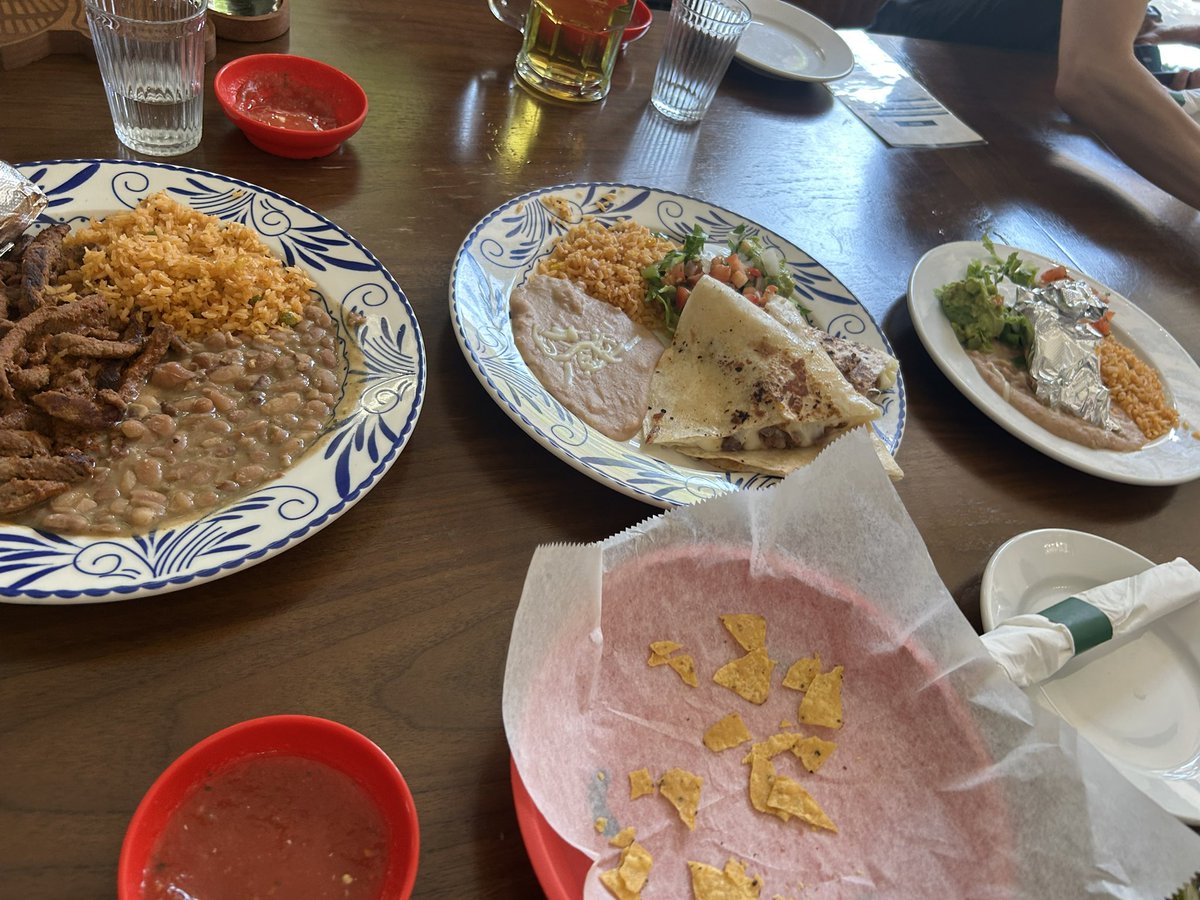 MottainaiGames's tweet photo. 現地で、はこブ旅団御一行にご馳走していただいたご飯🍖
エッセン、genconとたくさんお世話になりました！ https://t.co/35dQVyj55C