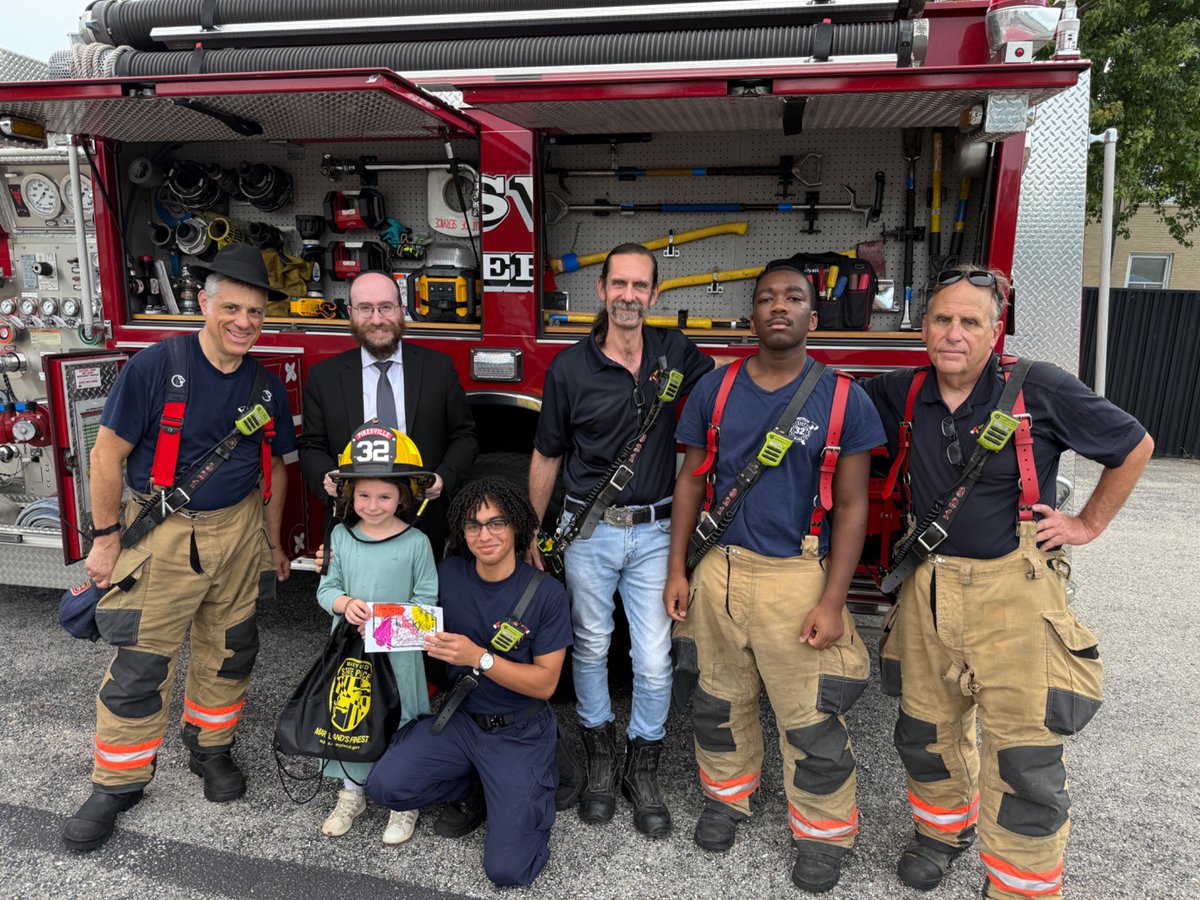 RabbiCT's tweet photo. Attended National Night Out. 
Goldie helped me give out the @JUSAofMD  Salute to Our Heroes cards to thank our brave men and women in uniform for their service. 
With @MDSP, @BaltCoPolice, 
@PVFC32 @JewishWarVets Post 167 https://t.co/Mb7zaqtq5v