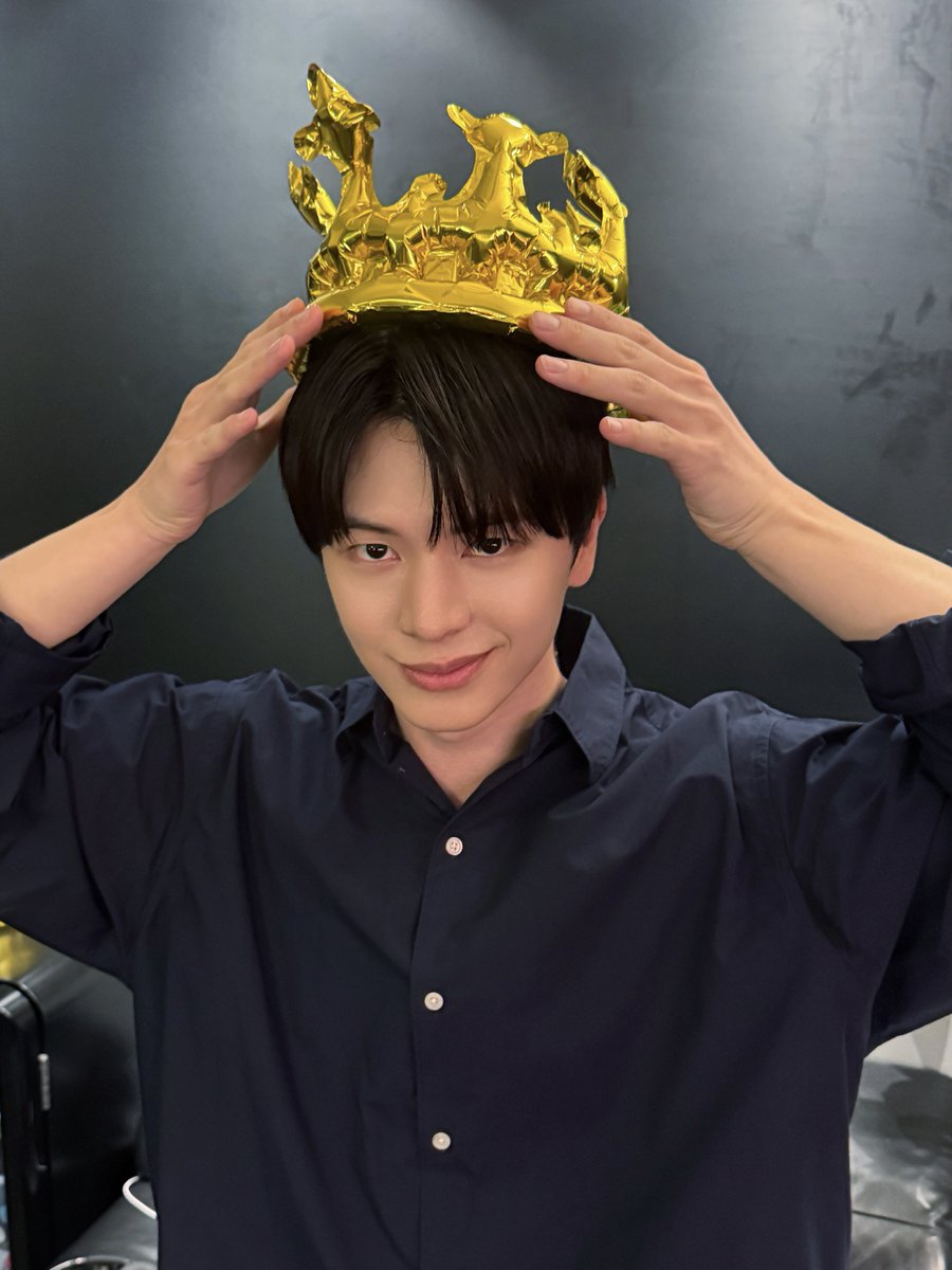 YookSJ_official's tweet photo. [📸] #YOOKs_moment

202'6' ver. 만찬가🩵
오칠이의 더위는 성재가 책임진다 ｡ﾟ(¯ㅿ¯υ)ﾟ｡
 
#육성재 #YOOKSUNGJAE
#만찬가 #晩餐歌 https://t.co/zVKwDcsnkG