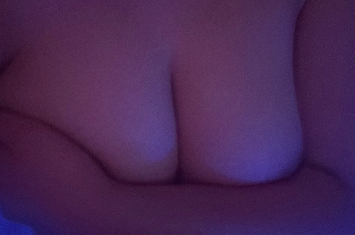 yuao2za's tweet photo. このままの格好で寝てたさむい(><) https://t.co/FJAqUPaNzK