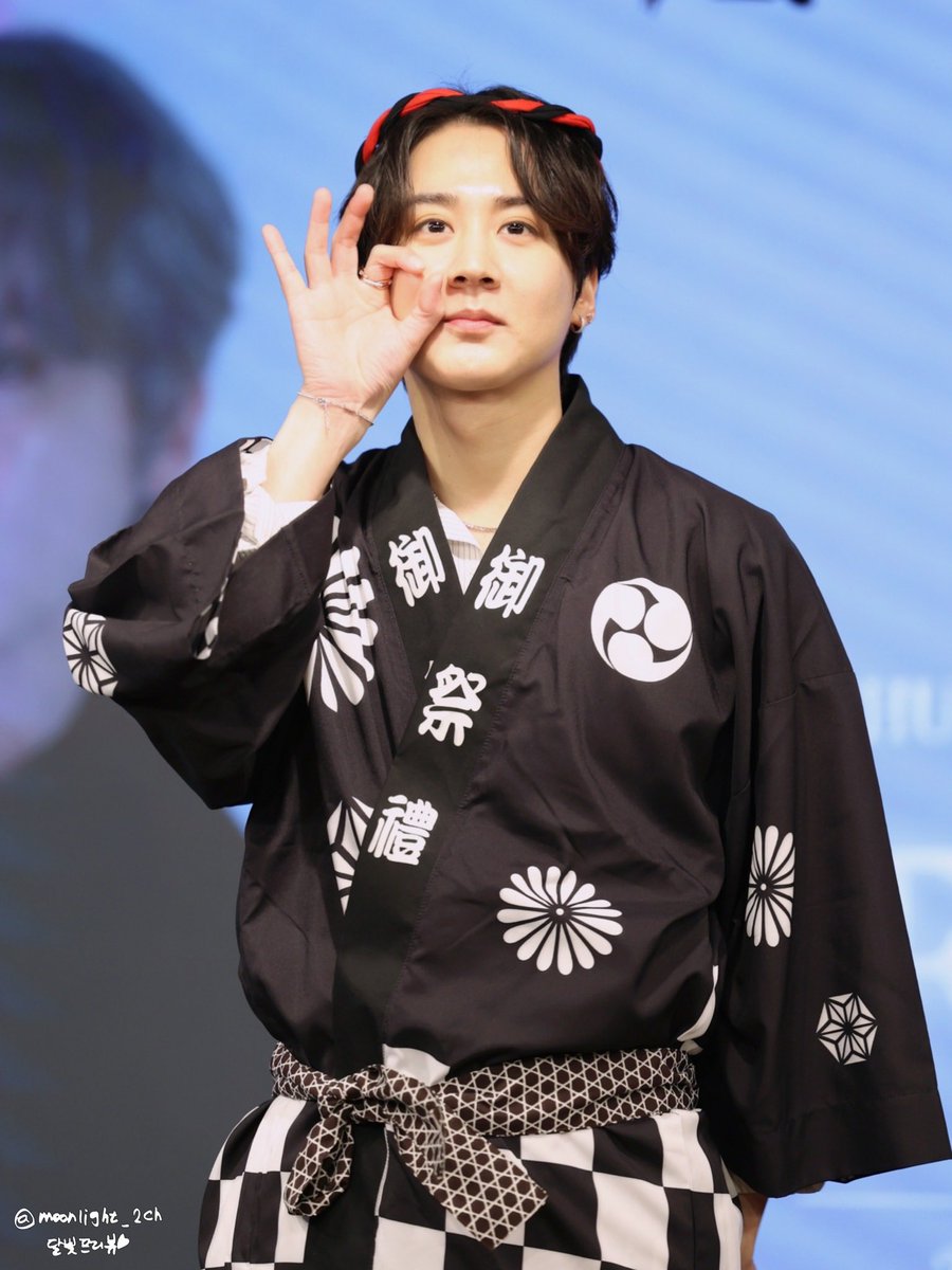 moonlight_2ch's tweet photo. [PREVIEW] 260802 2026 𝘾𝙃𝙐𝙉𝙅𝙄 𝙅𝘼𝙋𝘼𝙉 𝙁𝘼𝙉𝙈𝙀𝙀𝙏𝙄𝙉𝙂 𝙄𝙉 𝙏𝙊𝙆𝙔𝙊 『𝙍𝙀 : 𝙋𝙇𝘼𝙔』 after party 2부 특전회 - 한국식 사인회

타코야끼 주세요💜

#틴탑 #천지 #이찬희 #TEENTOP #CHUNJI #LEECHANHEE https://t.co/ktyllrS0UT