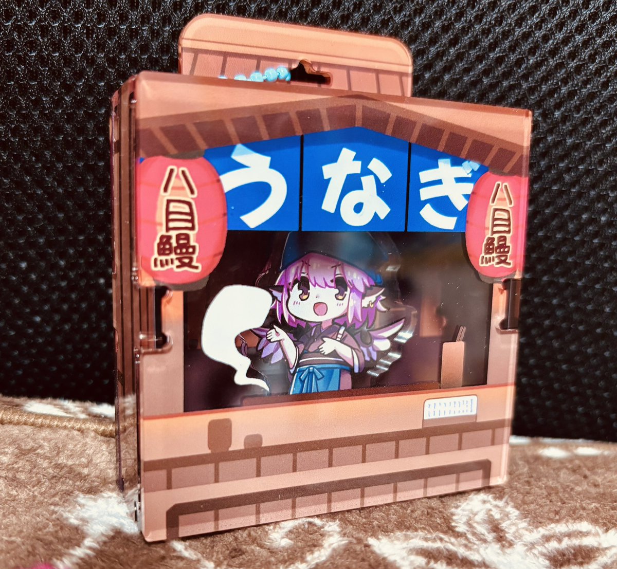 pokopoko_ponzu's tweet photo. 夏コミはみすちーオンリーで出した新刊＋おかみすちーアクリルボックス（ちょっと余分に作っておいた３個くらい）＋色紙を委託予定です！

7月中マッハだったので新作ありません！
すみません！！

色紙は椛ちゃんとみすちー予定！
（響子ちゃんも描けたら！）

委託先はこちら！
@_Illusioncreate https://t.co/pAHi3QRbXm