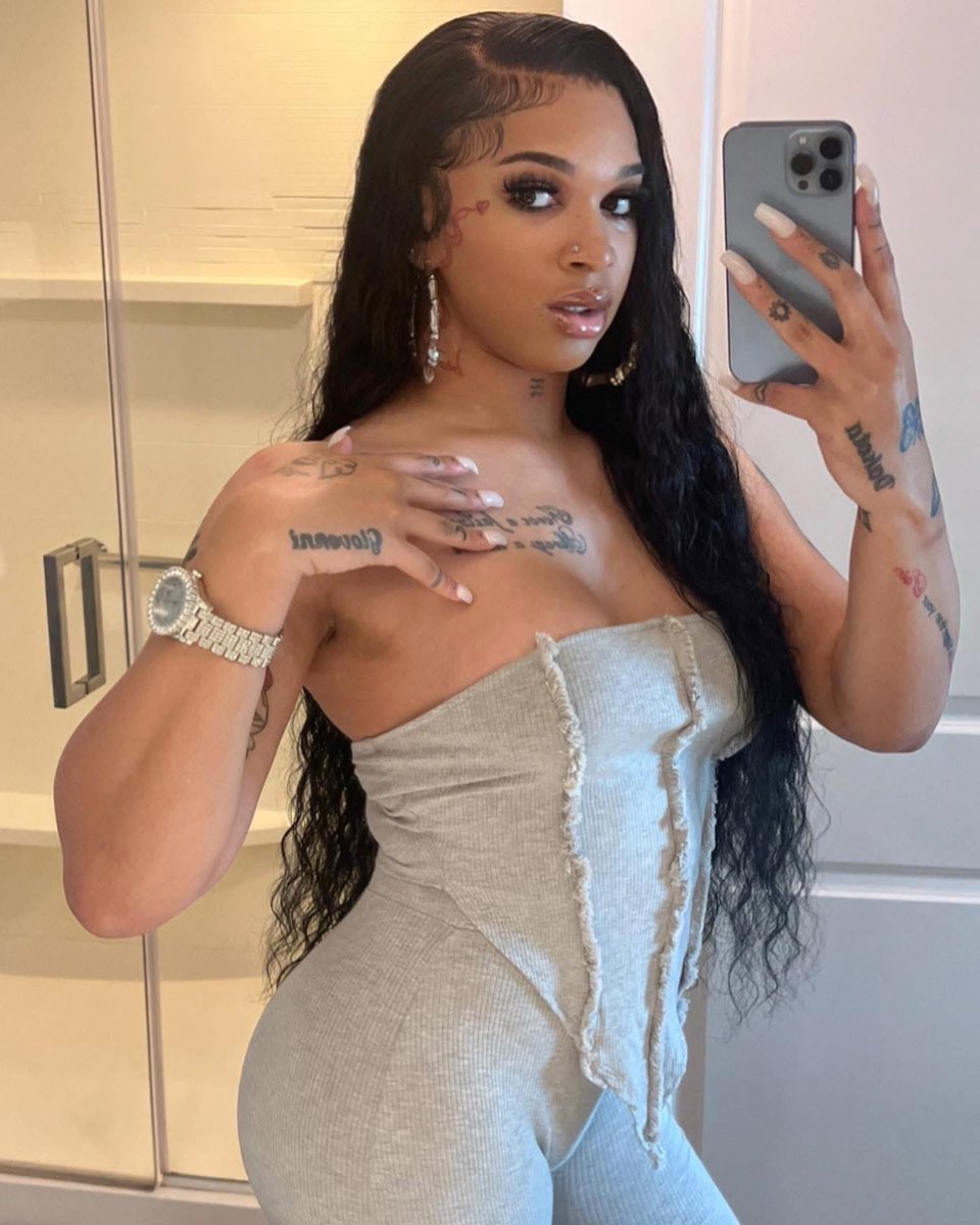 foreign_hottie's tweet photo. A Niggas Dream Girl ✨ https://t.co/llRsBYm3ZF