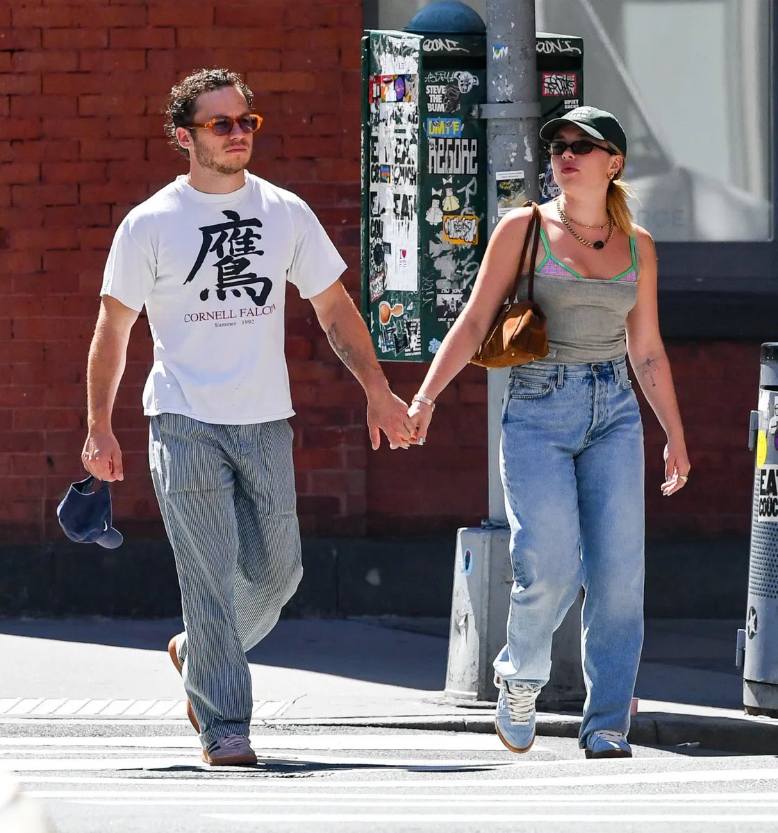 allstadoms's tweet photo. Florence Pugh casually slaying the streets with zero effort and all vibes. https://t.co/FzNdmiNqBN