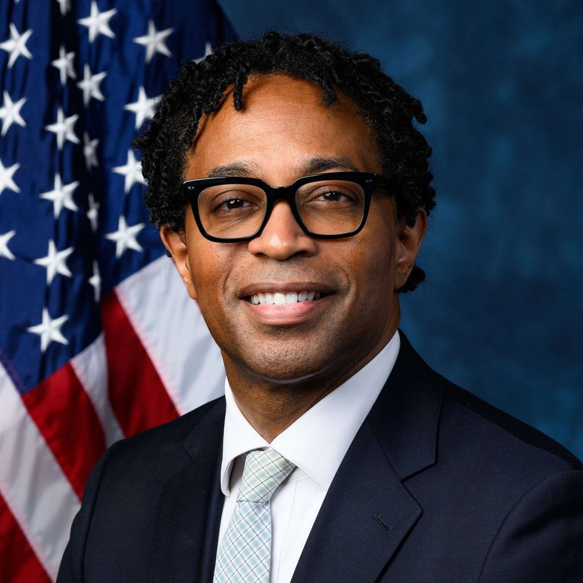 BillMelugin_'s tweet photo. BREAKING: AP projects that incumbent Rep. Wesley Bell (D-MO) has defeated socialist challenger & former Squad member Cori Bush to defend his seat. 

Bush ran on abolishing ICE, ending all funding to Israel, & is a DSA member. 

Bell ran on continuing support for Israel. 

Loss for socialists in middle America.