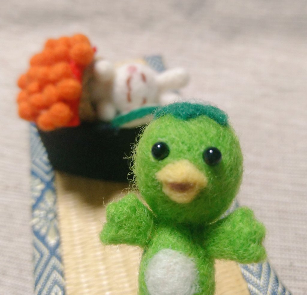 watase_pocket's tweet photo. 再【はちうさ日記590】
①🐰これは…確かカッパさんのイクラ軍艦ベッドだ〜🛏️✨カッパさんはお出かけ中なのかな？

②カッパ『あれ？誰か寝てるぞ…って、はちうさくんじゃん!それにしても気持ち良さそうな寝顔🤭』

③🐰むにゃ…ふふふ🤤
カッパ『何の夢をみてるのかな？ゆっくり寝かせてあげよう♪』 https://t.co/IgcKUvA471