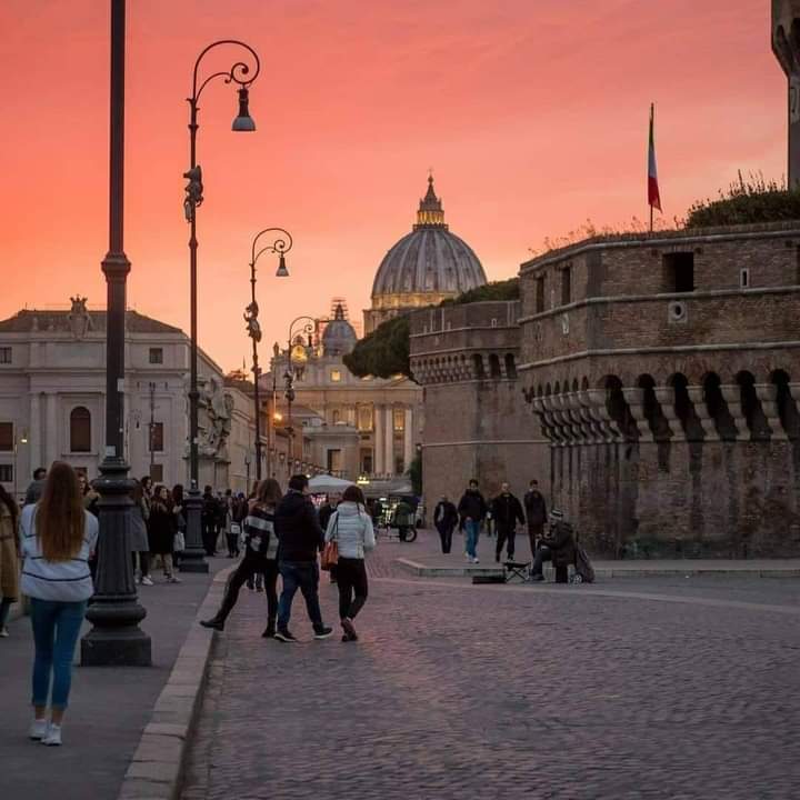 aestheticspost_'s tweet photo. Sunset in Rome, Italy. https://t.co/Ot5yIoUTHX