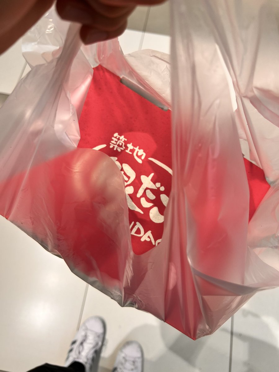 Baju_00's tweet photo. 昨日は初バーキンといつもの銀だこ食べた

バーキンまじでデカくてモスとかより美味しいのにびっくりしたw

てりやき、フィッシュ、チーズ系が神
肉はマックとあんま変わらんかな
バンズはバーキン最強！少しモチモチしとる https://t.co/qpiiqEKdvY