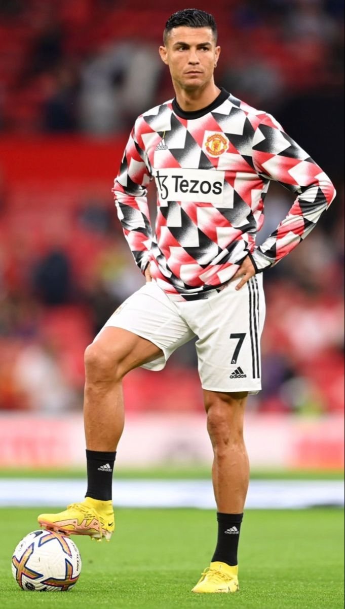 BloodlineGoat7's tweet photo. Ronaldo 🤍 https://t.co/5E6TGWK01Y