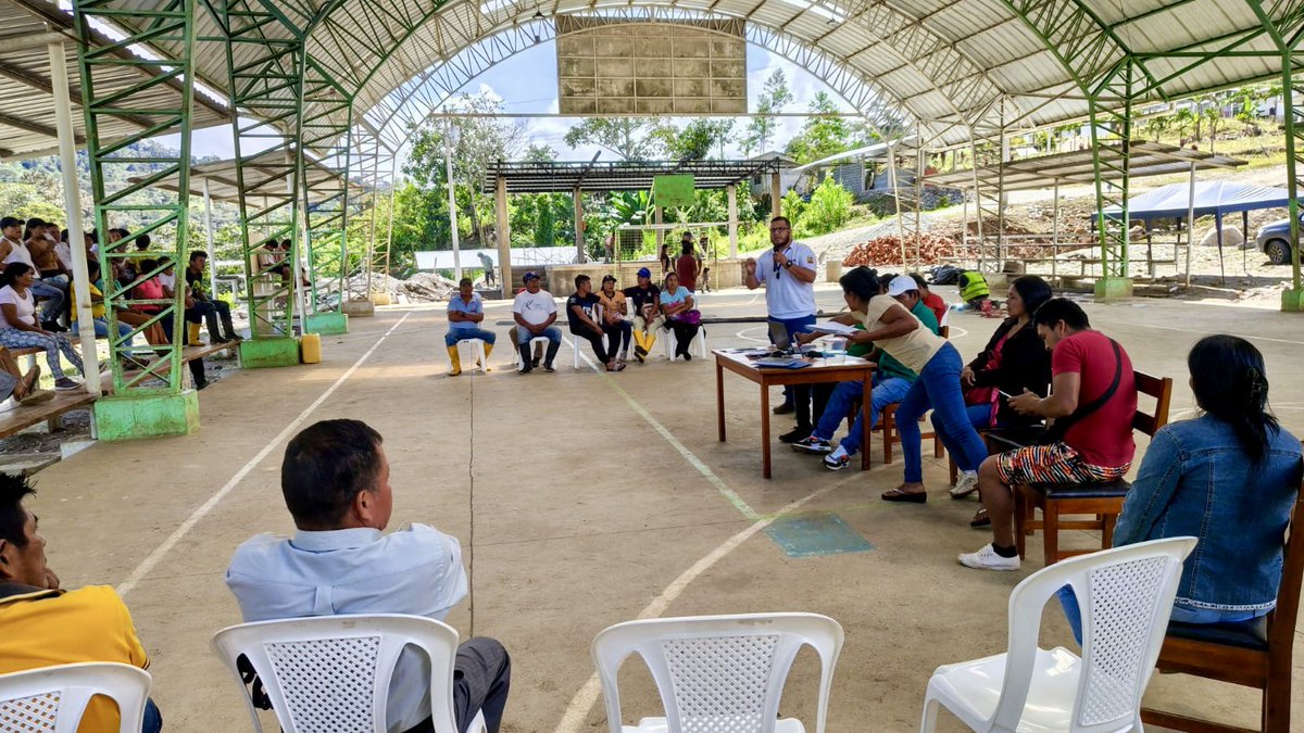 MAATE_Zonal10's tweet photo. 💧🌿 La Dirección Zonal 10 del MAE brindó asesoramiento técnico a la comunidad Shuar de Uwents para avanzar en el proceso de creación del Área de Protección Hídrica, fortaleciendo la conservación de las fuentes de agua.

#mae #zonal10 #protecciónhídrica https://t.co/SvTi63ISgx