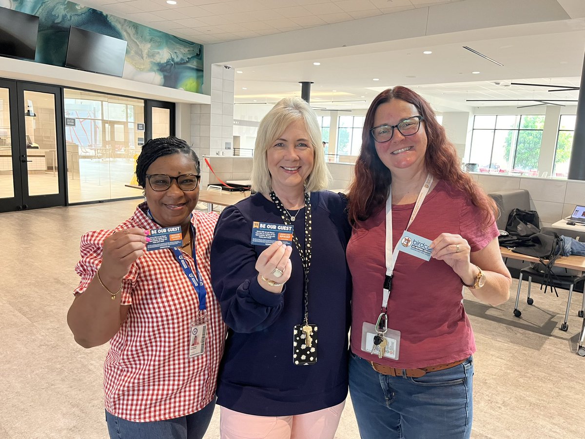kyleebradford's tweet photo. Started the day with gift card winners, getting pumped up for a new year to #RISDdreamon with @IamBranum, and then off to rotations to get our learn on! We're ready to #OwnItLH    🐾❤️🐾 https://t.co/q9wNjnkBjm
