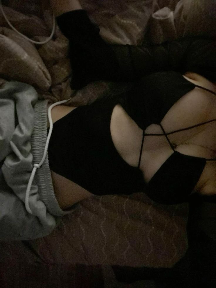 dancinqueencl's tweet photo. got the neighbors yellin' "earthquake", 4.5 when I make the bed shake https://t.co/B5xngANhrh