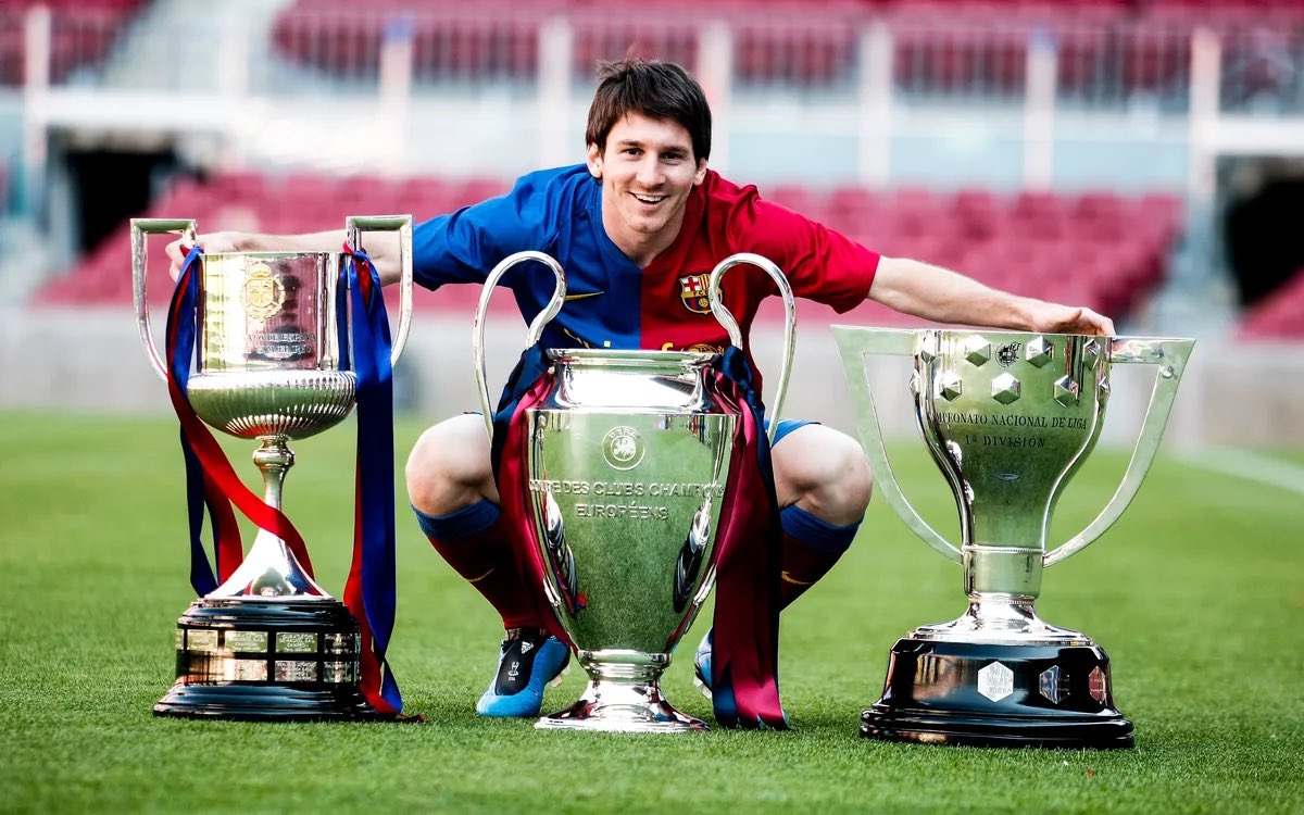 AlphaCule's tweet photo. Para entender la dimensión de Lionel Messi no alcanzan las opiniones, bastan los números:

⚽ 919 goles oficiales
🎯 418asistencias (Líder histórico)
🏆 46 títulos colectivos (El + ganador)
🥇 8 Balones de Oro
🗓️ 91 goles en UN SOLO año (2012)

 El mejor jugador de fútbol. 🐐🇦🇷 https://t.co/GGmKNXNqWz